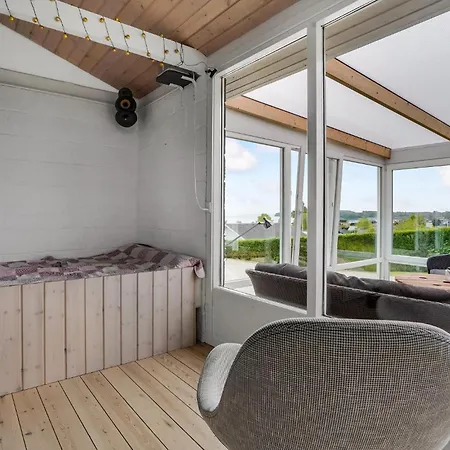 בית נופש 2 Bedroom Lovely In *