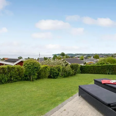 2 Bedroom Lovely In