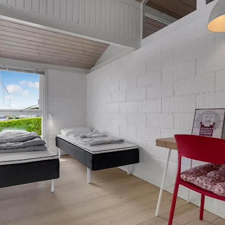 בית נופש 2 Bedroom Lovely In