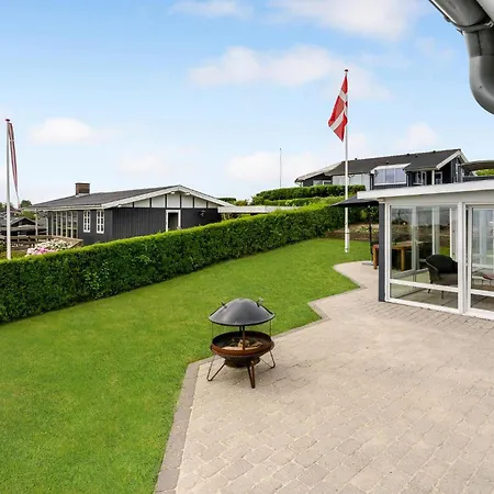2 Bedroom Lovely In Holiday home Hejls