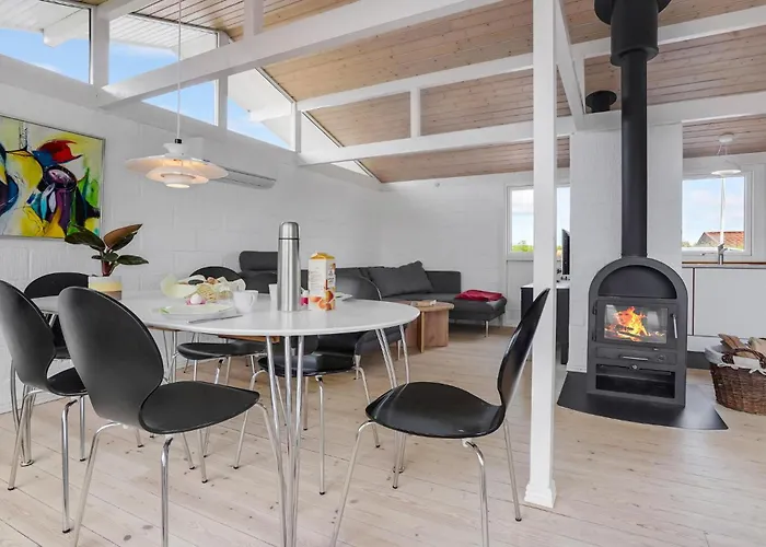 2 Bedroom Lovely In Σπίτι διακοπών *